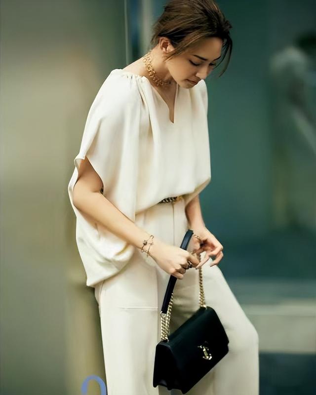 女人40算中年吗，40岁的女人是中年人吗（“时尚穿搭”的2个真相）