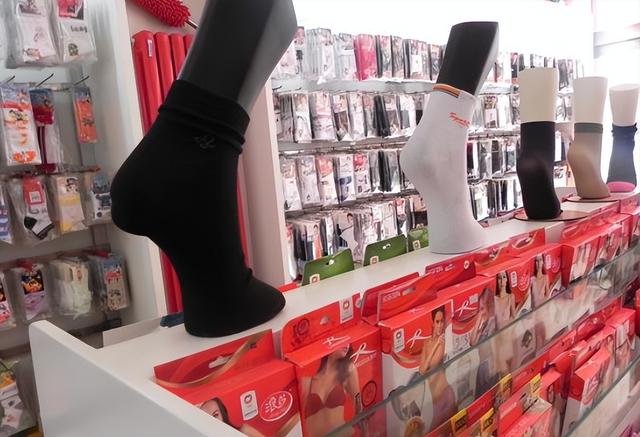 义乌大山里的富人村，翁荣金靠卖袜子成为义乌知名富豪