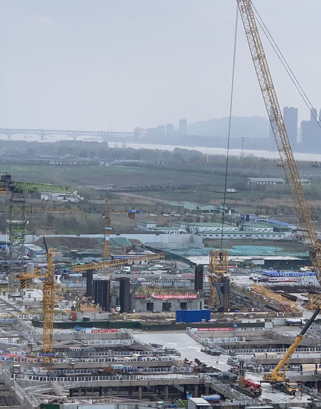 南京国际金融中心，南京cbd进展为什么慢（300米以上超高层建筑超10个——将发展成全球新兴摩天都市）