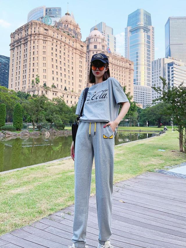 fendi小怪兽款衣服，22FW植绒小怪兽长裤坯布水洗手感看似简单的款式