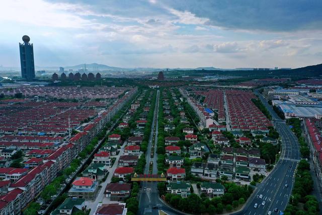 天下第一村华西村在哪个省，华西村是哪个省的（中国的华西村是哪个省的）