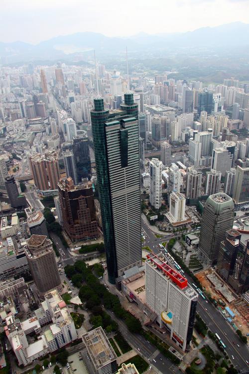 亚洲第一个高层主题性观光：地王大厦顶层可俯瞰深圳市，远眺香港