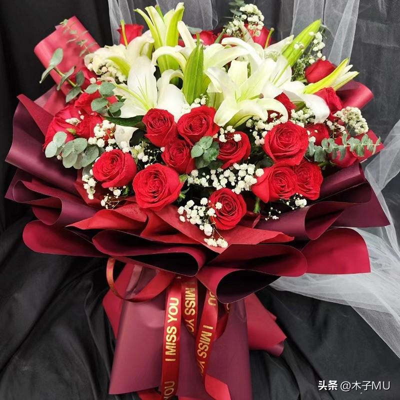 19朵玫瑰代表什么意思，33朵玫瑰代表什么意思（送女朋友送什么花比较好）