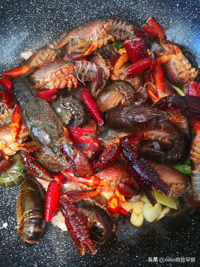 煮小龙虾的方法和教程，如何煮小龙虾好吃又简单（从挑到煮超详细分享）