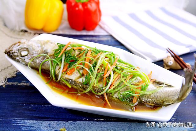 春节年夜饭菜谱，适合春节年夜饭的家常菜单（除夕年夜饭必备的12道菜谱）