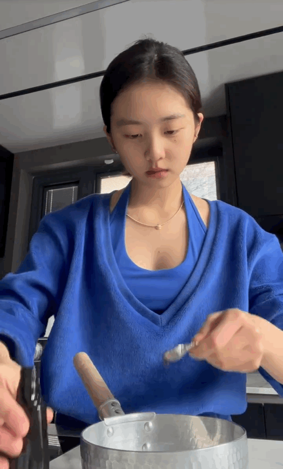 黄多多ins近照，17岁的黄多多变化大
