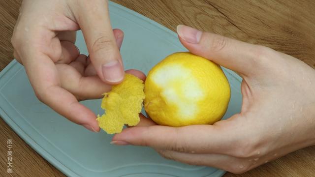 柠檬蜂蜜的做法腌制，柠檬蜂蜜水的做法腌制不放冰箱（外面买15元的蜂蜜柠檬茶）
