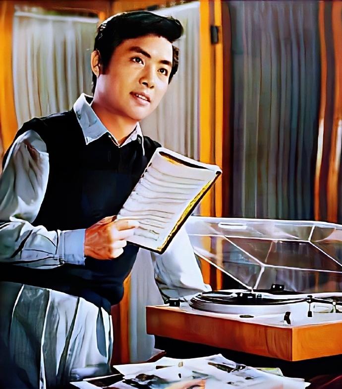 演员毛永明晒近影,英俊小生变光头胖叔,然而上海影人并未忘记他