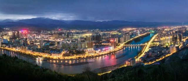 八月份适合去哪里旅游，8月份旅游去哪里好玩（甘肃推广发布“金九银十”八大旅游精品线路）