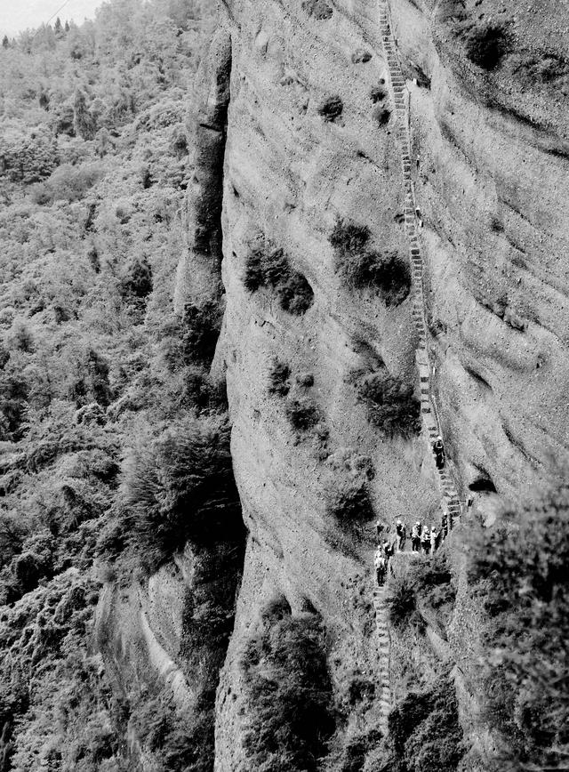 剑门关在四川的什么地方，剑门关一日游最佳方案（请把你的腿借给我）