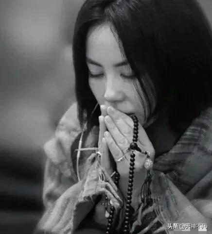 王菲是哪里人今年多大了，53岁王菲在福建寺庙祈福