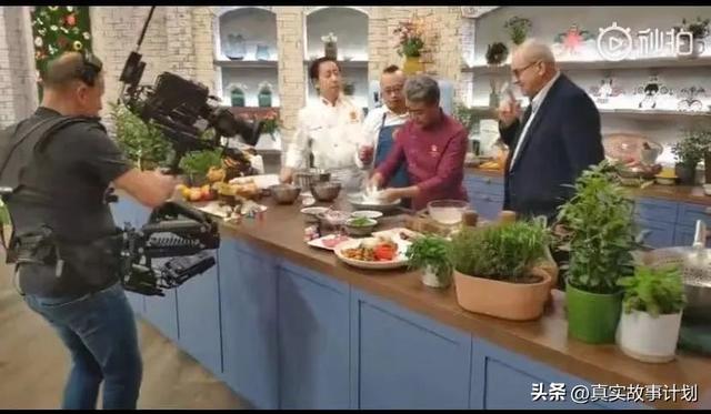 老饭骨三个人来历，小鸡炖蘑菇老饭骨（走红之前，迈出恐惧的一瞬）