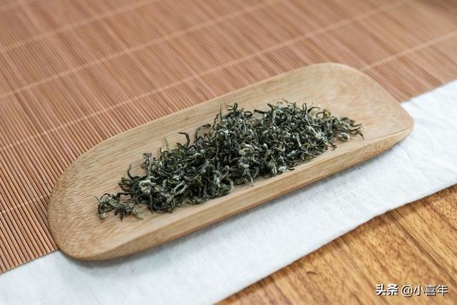 龙井茶是绿茶吗，龙井茶是绿茶吗?老年人膝盖疼有没有好办法（不同绿茶之间的8个不同点）