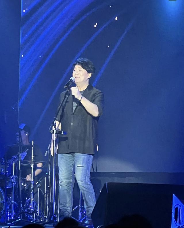 周华健个人资料，61岁周华健美国开演唱会
