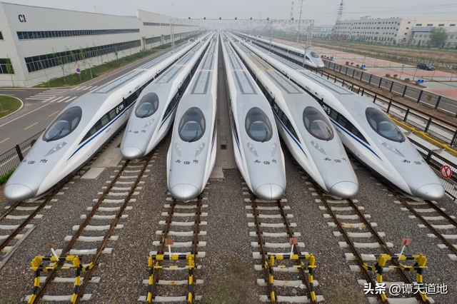 第一亚欧大陆桥，第二亚欧大陆桥（途经1000多个车站）