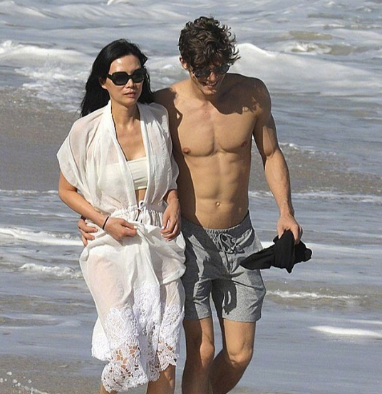 邓文迪简介，邓文迪简介个人资料邓文迪的七个男人都是谁（嫁百亿豪门却与首相暧昧）