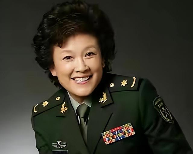 不仅名气大，军衔也高到吓人！这12个明星，个个一身正气堪称清流