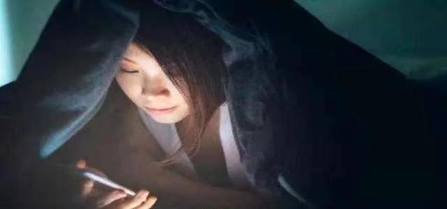 黑白颠倒睡觉的危害，老人黑白颠倒睡觉的危害（命比纸薄”是什么意思）