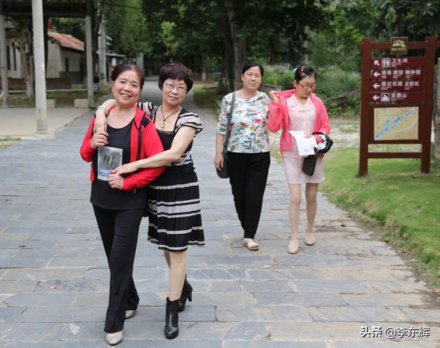 同学聚会说说幽默短句，同学聚会搞笑短句（快乐时光总是那么美好）