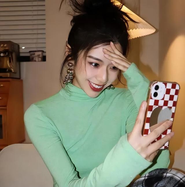 女生头像可爱呆萌，女生头像 可爱 呆萌 林杺 /  干啥啥不行 天天穷开心微信（可爱又带点纯欲的头像）