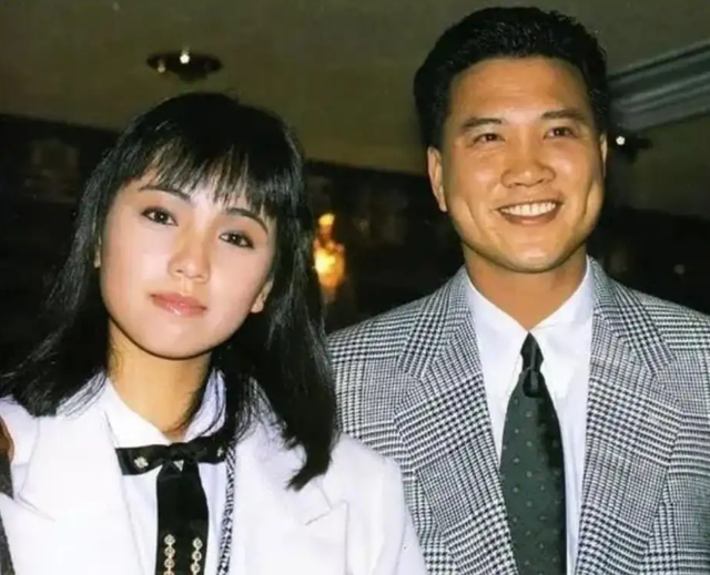 江华和邓萃雯当年事件，江华和邓萃雯当年事件发布会（曾让万梓良在马路上下跪）