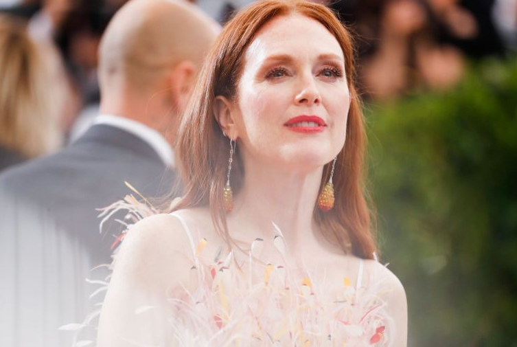 盘点七部好莱坞影后朱丽安·摩尔为艺术献身的r级名场面电影(上)