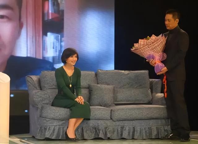 徐佳现实中的老婆，演员徐佳老婆现实中是谁（演员程愫：22岁嫁傅程鹏）