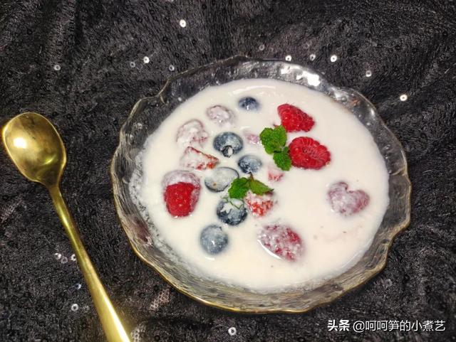 酸牛奶怎么做，酸牛奶怎么做奶酪（做芝士剩下的乳清不要丢）