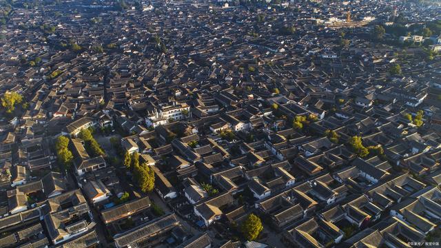 丽江古城海拔是多少，丽江古城海拔约为3600m（丽江古城地处云贵高原）
