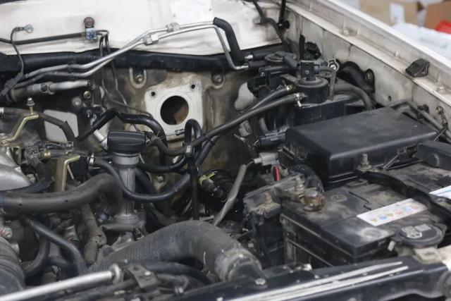 油压减震器，减震器原理图（搞来一辆“破烂不堪”的04年LC100）