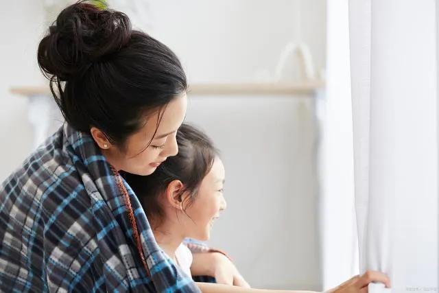 孩子打架家长正确处理做家长的怎么办，孩子打架家长正确处理（聪明父母这样做）