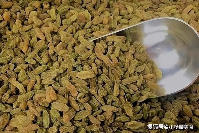 黑加仑葡萄干的功效与作用，黑加仑干的功效与作用（揭秘葡萄干的养生真相）