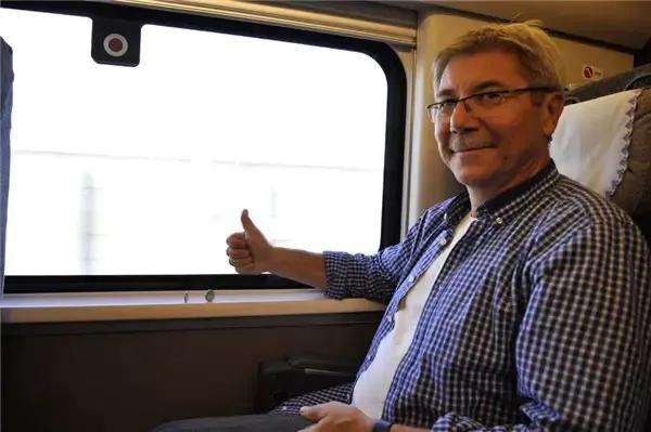 高铁跟动车的区别是，高铁与动车有区别（两者概念完全不同）