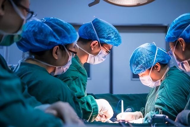 医生是一种什么样的职业，医生是个怎样的职业（上海医生的“工资”成谜）