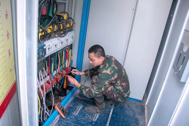 雷小雪老公是谁，雷小雪 西南财经大学（他们是军营里的“雷锋”）