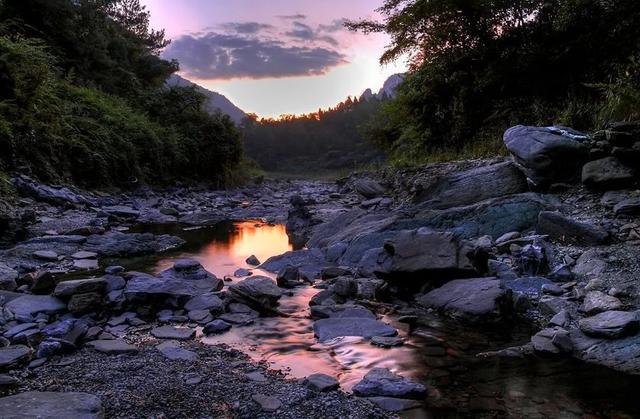 重庆周边凉快的避暑打卡地两三天，重庆周边这⑧个避暑胜地只有25℃