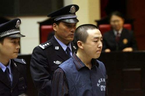 atm机一天最多取多少钱，ATM机一天最多取多少钱（小伙因ATM机故障多取17万）