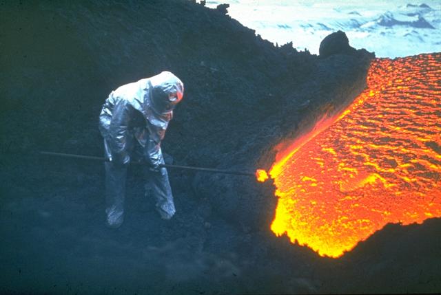 岩浆多少度，沙漠是怎么形成的（如果你掉进火山里，会发生什么）