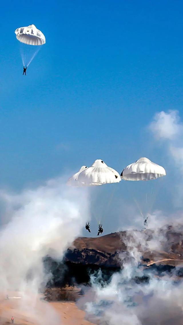 中国人民解放军空军，中国人民解放军空军成立时间（人民空军，生日快乐）