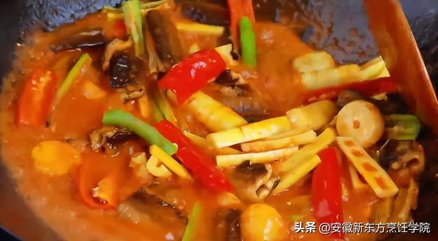 红烧鳝鱼的做法，红烧鳝鱼的做法步骤是什么（夏天一定要吃的红烧黄鳝）