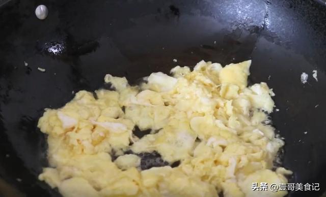 怎样做美味的佛手瓜木耳炒鸡蛋，佛手瓜和木耳鸡蛋一起吃的功效（佛手瓜不要直接炒了）