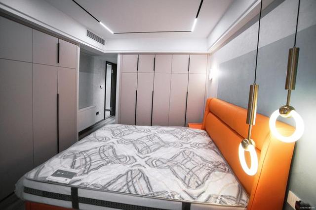 卧室灯多少瓦合适，卧室灯一般多少瓦（卧室里的7个地方“穷装”更好用）