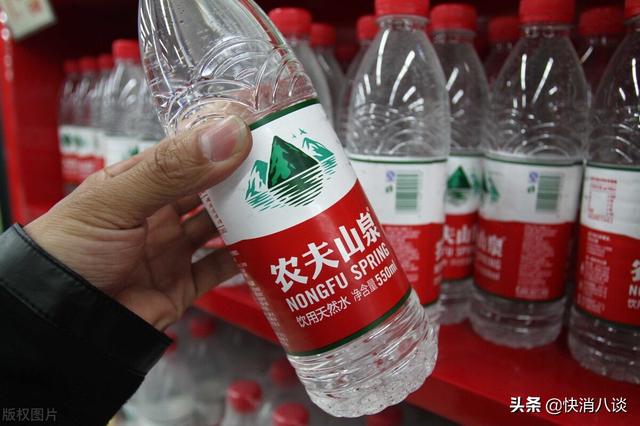 农夫山泉质量风波，每天净赚近2000万的农夫山泉又摊上事了