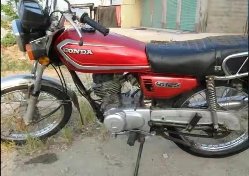 本田cg125摩托车