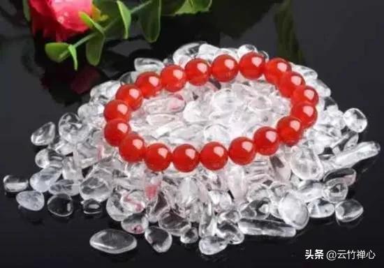 水晶为什么要消磁，天然水晶为何要消磁净化后才佩戴（为什么水晶要消磁净化）