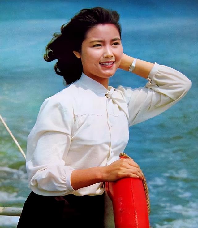 歌手姜黎黎简历，姜黎黎：嫁小3岁汪宝生