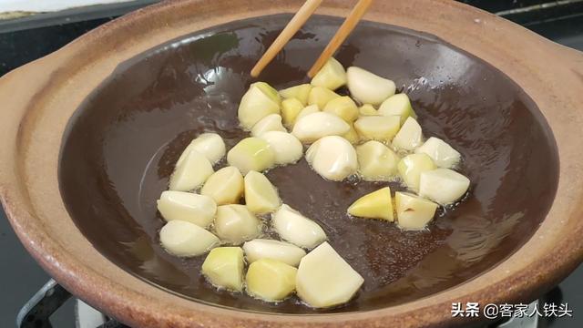 鲟鱼怎么做好吃，冷水鲟鱼怎么做好吃（5块钱焗一锅下饭鱼）