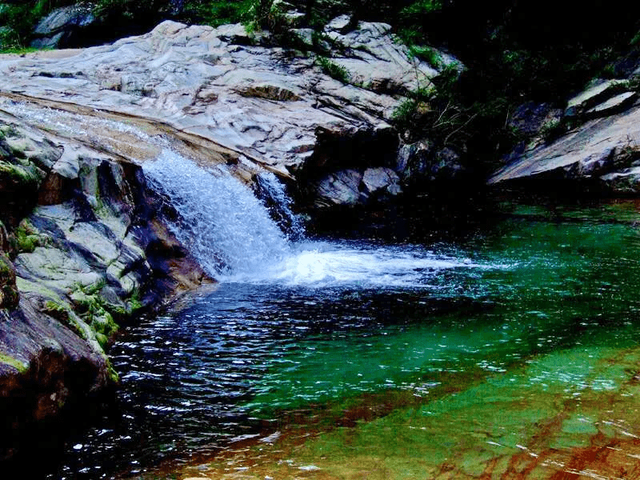 “黄山情侣”太平湖，黄山情侣太平湖 祖国各地（我们一起度过的每个盛夏）