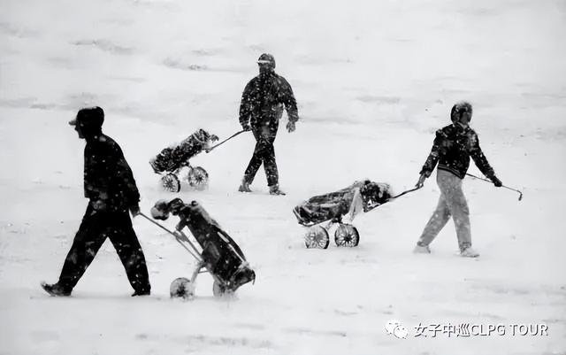 高雅运动高尔夫，谁说下雪天不能打