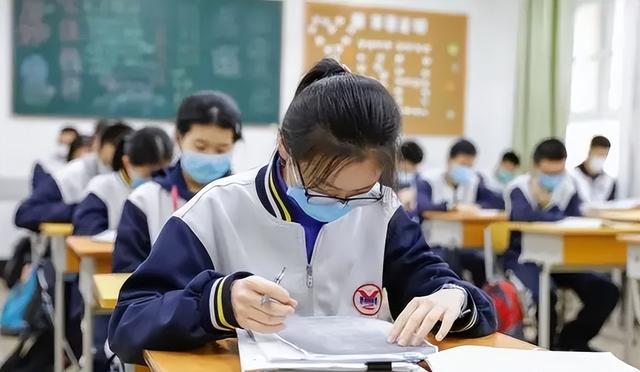 栅栏的英文简单介绍，栅栏的英文简单介绍怎么读（高中生“栅栏”字体走红）